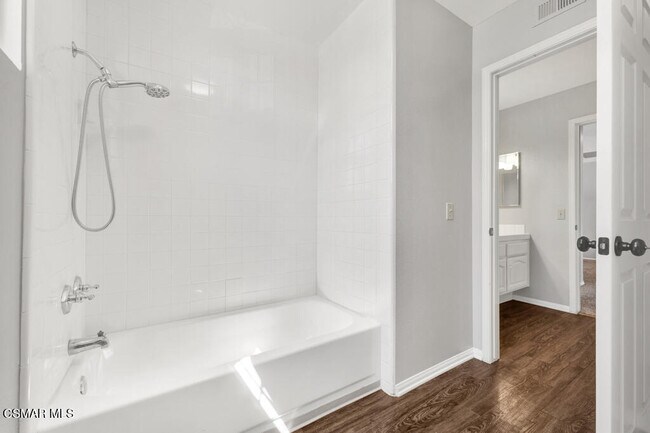 Building Photo - 852 Admiral Ct