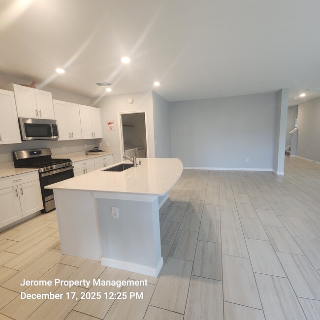 Building Photo - 2546 Leonia Ln