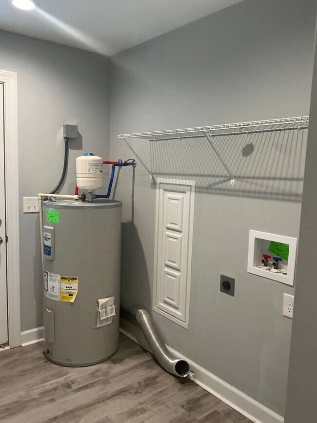 Building Photo - 600 Colonette Drive