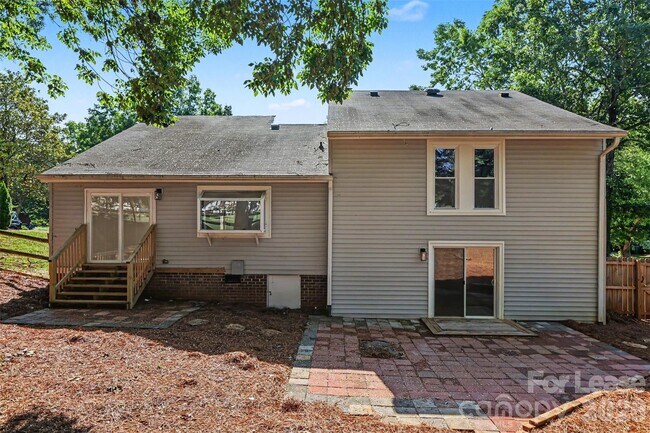 Building Photo - 9606 Fairway Ridge Rd