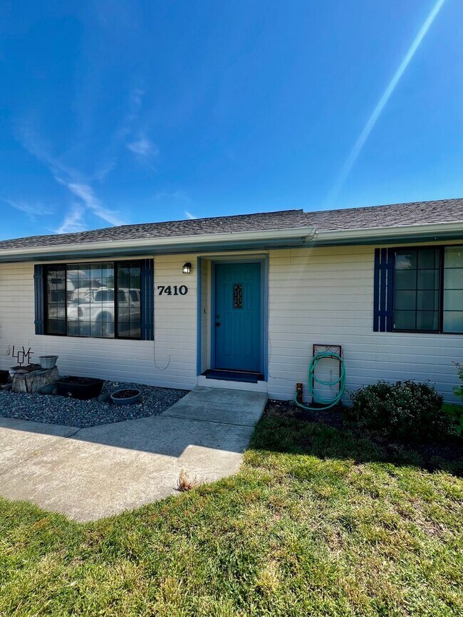 Building Photo - Move in special - $150 off first month's rent!