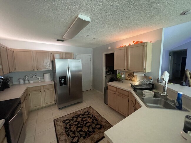 Building Photo - 2381 Hilton Dr