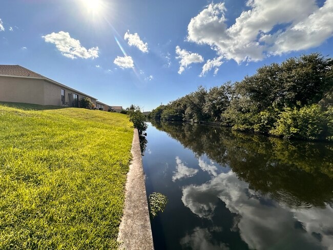 Building Photo - 1405 SE 10th Terrace