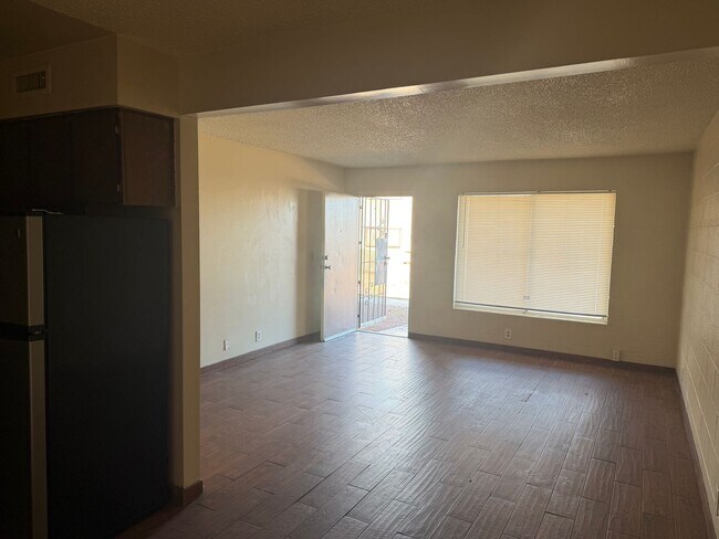Building Photo - 1 Bedroom 1 Bath In Central Las Vegas