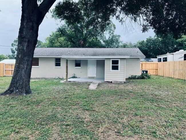 Building Photo - 5323 Satsuma Dr