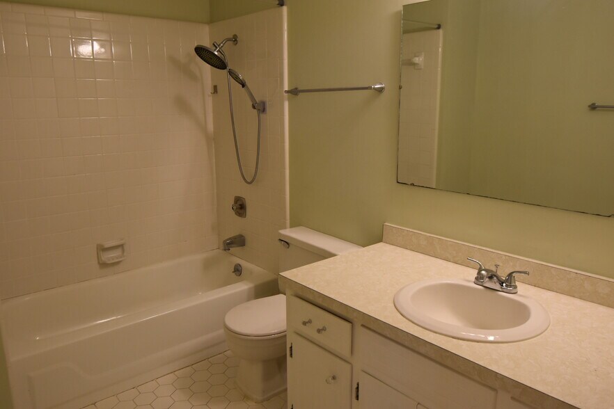 Building Photo - 1502 Parmele Dr