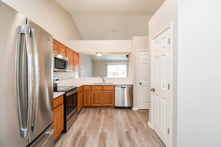 Building Photo - 3720 Arava Dr