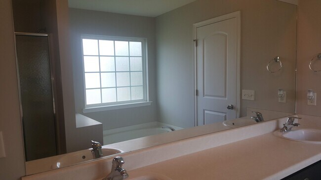 Building Photo - 37 Wesleyan Dr