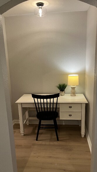 Building Photo - 9112 Brinson Dr