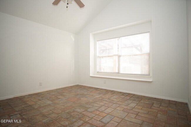Building Photo - 6040 Los Siglos Dr