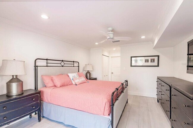 Building Photo - 1125 W Peppertree Dr