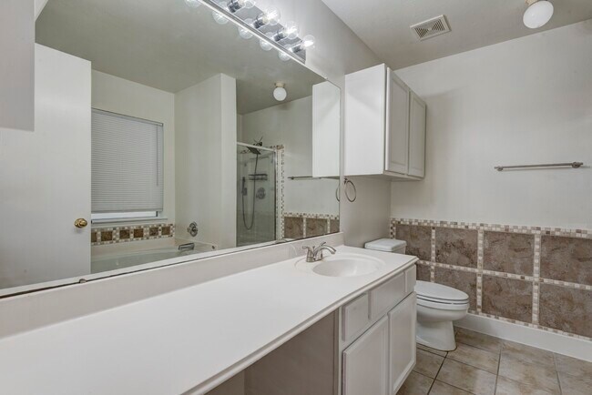 Building Photo - 9622 Farrell Dr