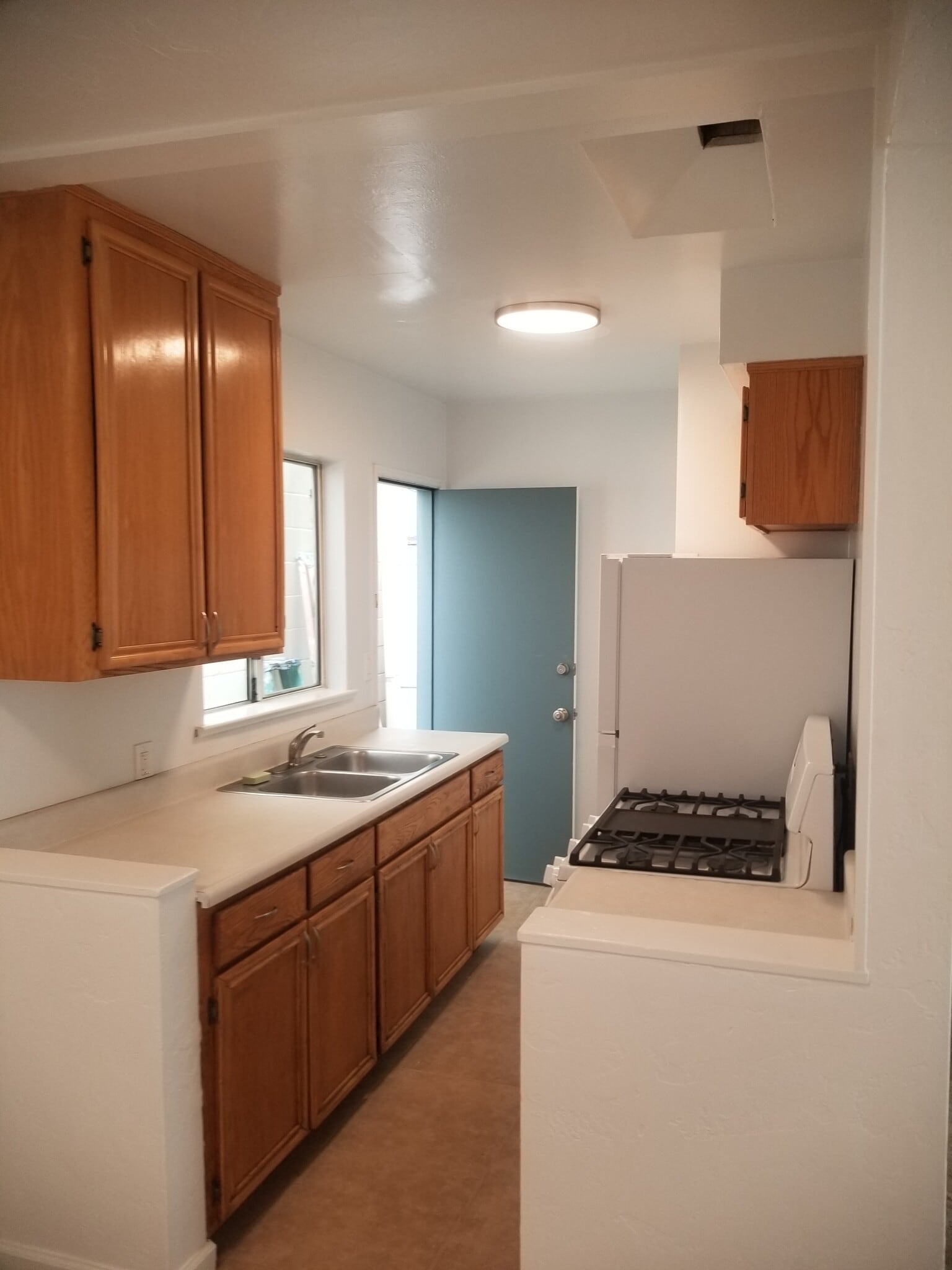 kitchen - 823 San Fernando Pl