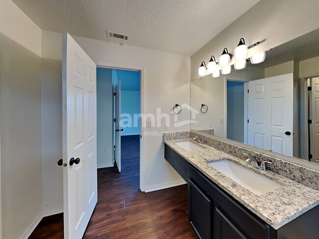 Building Photo - 6547 S Fairwind Pl