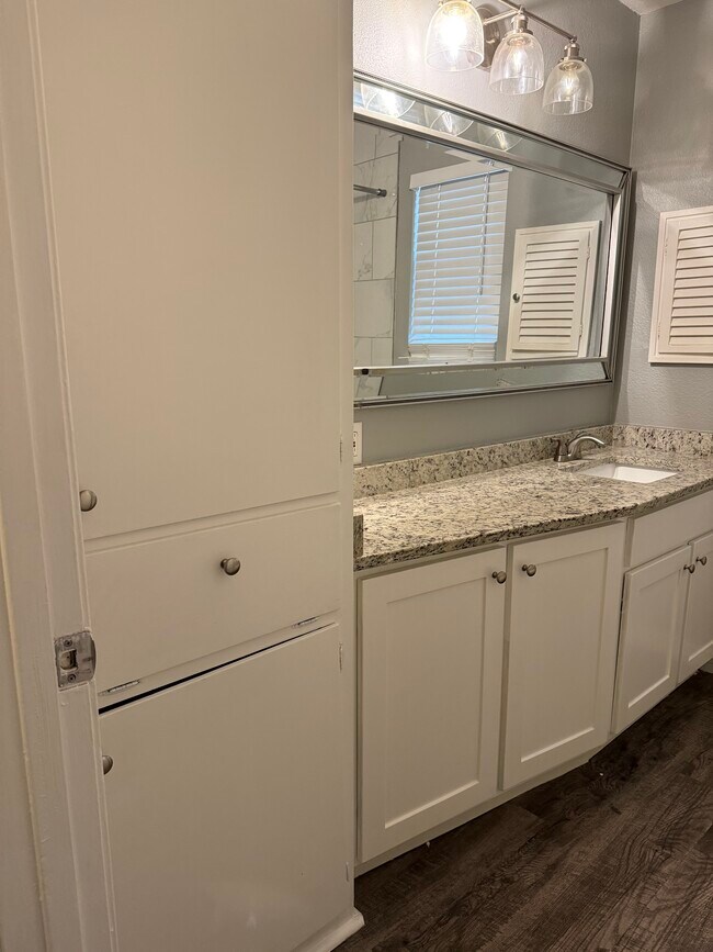 Building Photo - Zachry