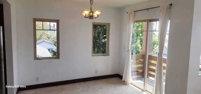 Building Photo - Spacious and freshly updated 2 bedroom, 2 ...