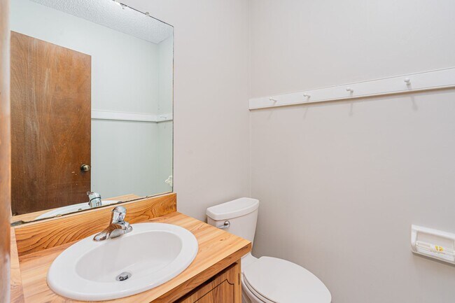 Building Photo - Townhome in the heart of Ormond Beach