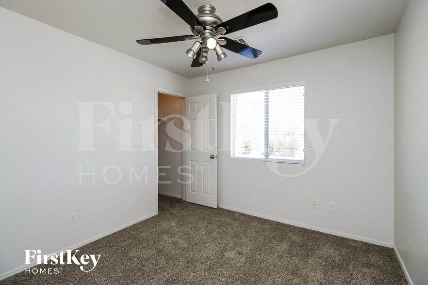 Building Photo - 31315 N Shale Dr