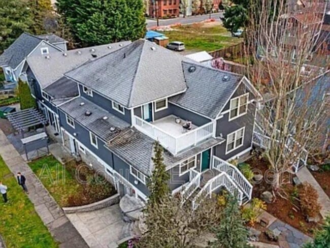 Building Photo - 1015 9th St