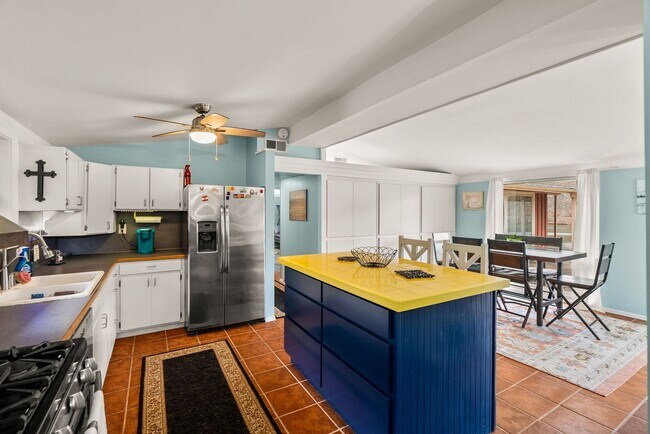 Building Photo - 1512 Waterside Dr