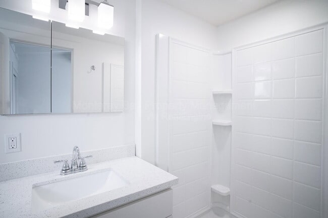 Building Photo - 829 Sea Palm Ave