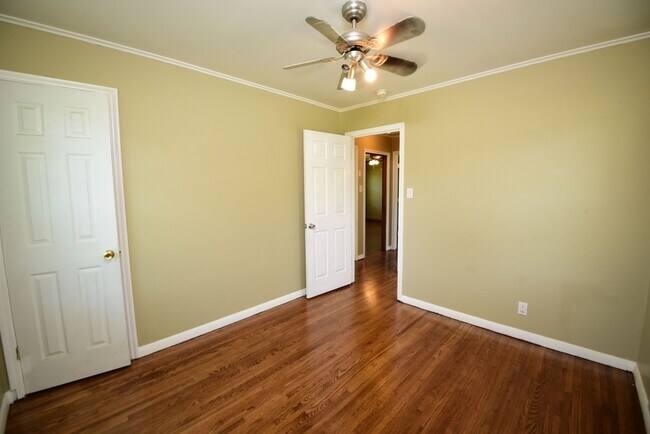 Building Photo - 477 S Norwood Ave