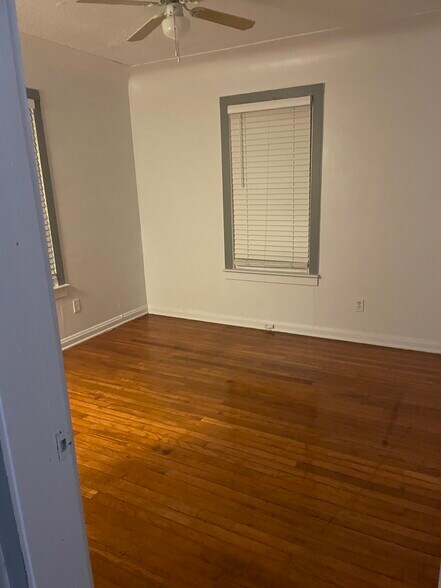 Bedroom - 812 N Linn St