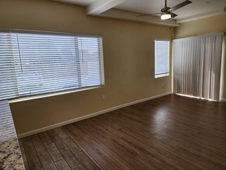 Building Photo - 430 W Pikes Peak Ave