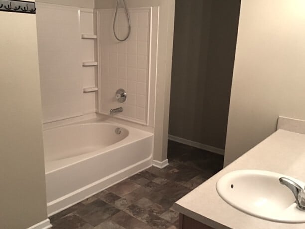 Building Photo - 991 Ravine Dr