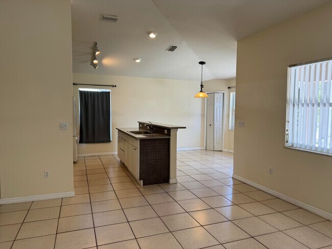 Building Photo - 1489 Whitmore St