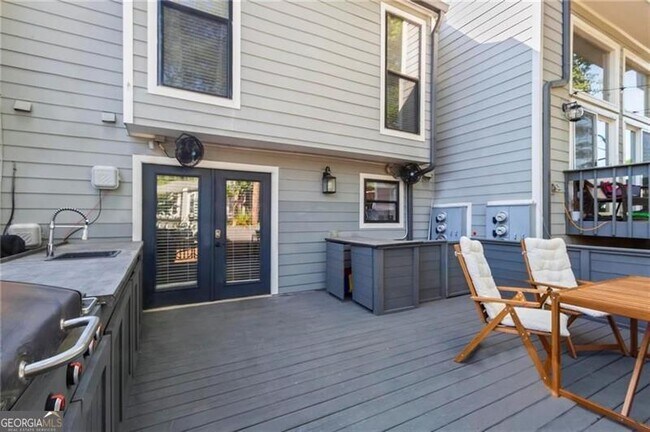 Building Photo - 1028 Riverbend Club Dr SE