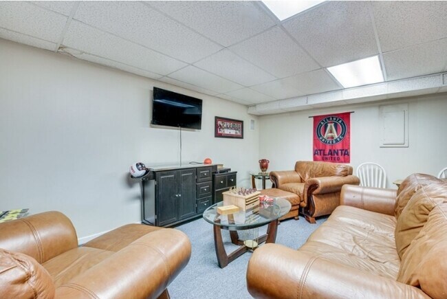 Building Photo - 2951 Lexington Trace Dr