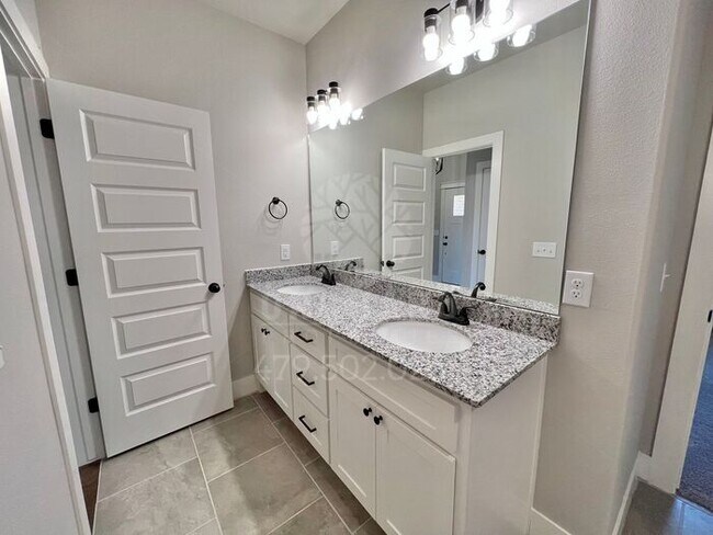 Building Photo - Single-Family Home- Desirable Clearwood Plan - 10 Month Lease Only