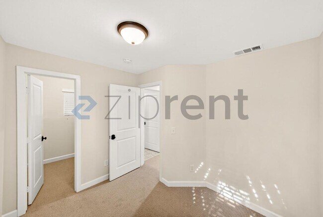 Building Photo - 16925 Hillside Dr