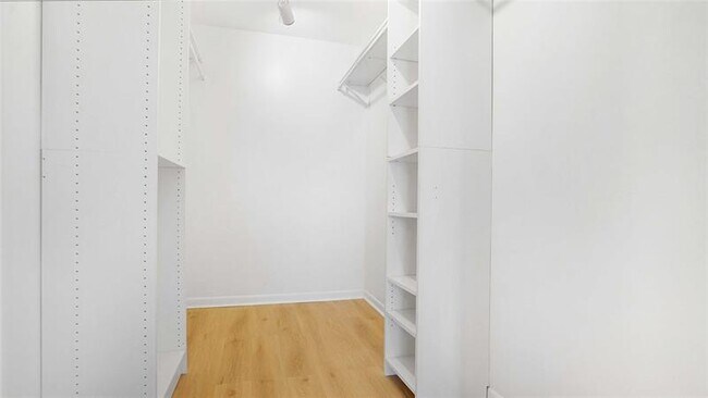 Building Photo - 3111 Oakland Shores Dr