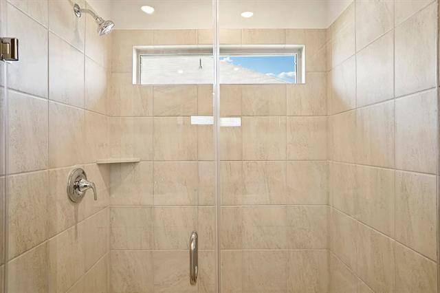 Building Photo - 704 Edgehurst Dr