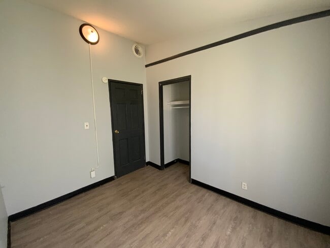 Building Photo - 411 N Beard St