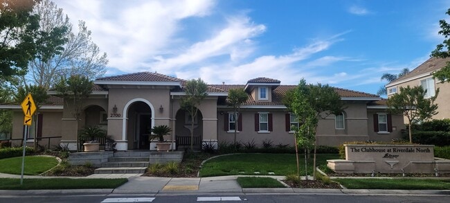 Building Photo - Adorable 3 bedroom 2.5 bath Home