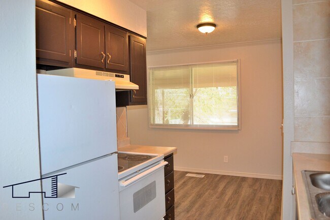 Building Photo - 7th St Units