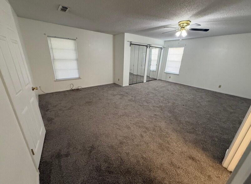 Building Photo - 2903 Shadow Bend Dr