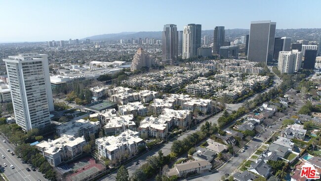 Primary Photo - 2122 Century Park Ln