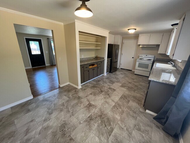 Building Photo - 1302 NE Dempsey Dr