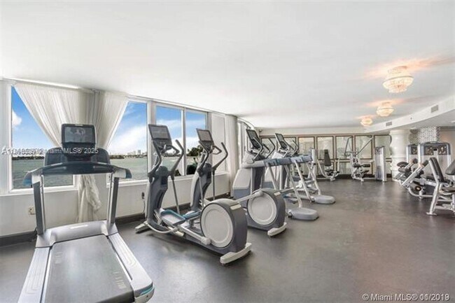 Building Photo - 1100 West Ave