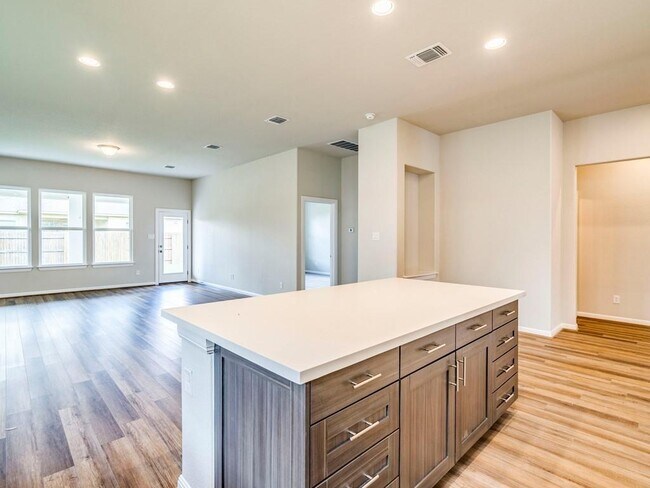 Building Photo - 270 Rimrock Ct