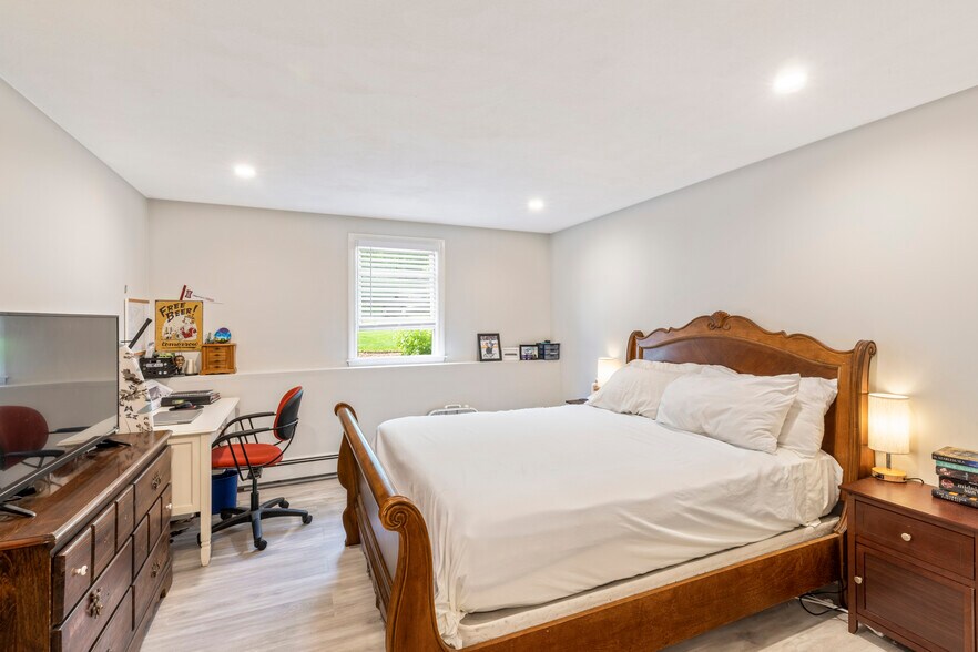 Building Photo - 205 Great Rd