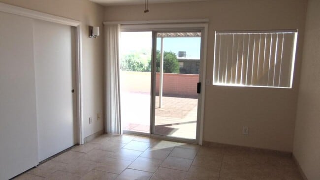 Building Photo - 428 N Calle Del Diablo