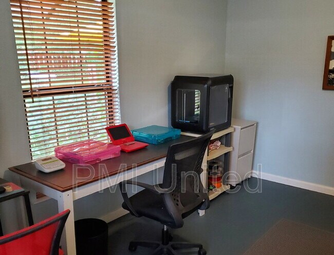 Building Photo - 509 Bryan St