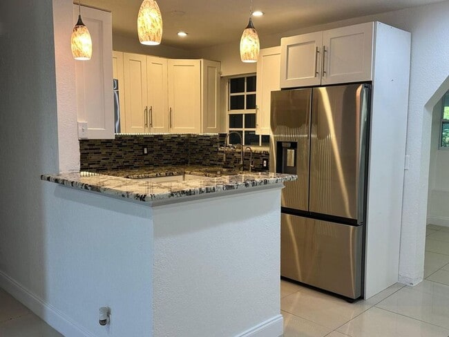 Primary Photo - 104 NE 16th Ave