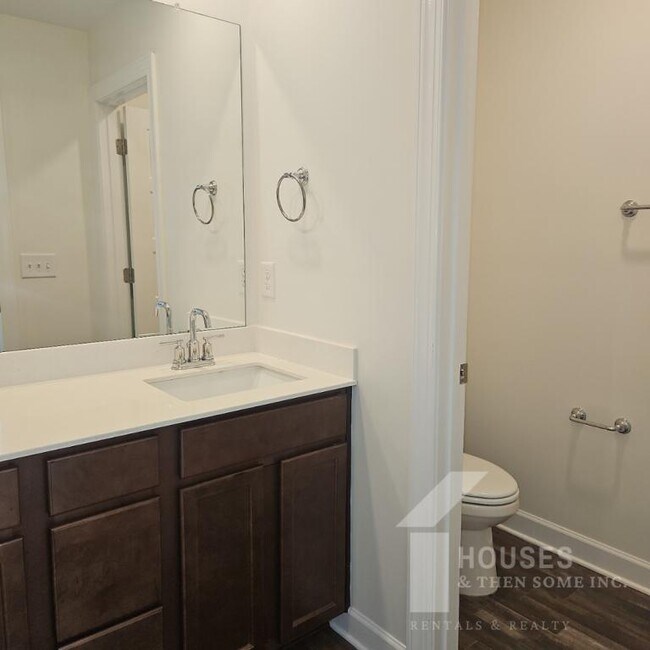 Building Photo - 614 Reese Ln