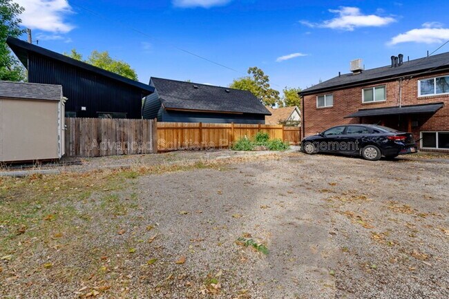 Building Photo - 370 E Sherman Ave